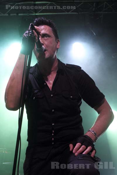 DIE KRUPPS - 2015-09-15 - PARIS - Divan du Monde - Jürgen Engler